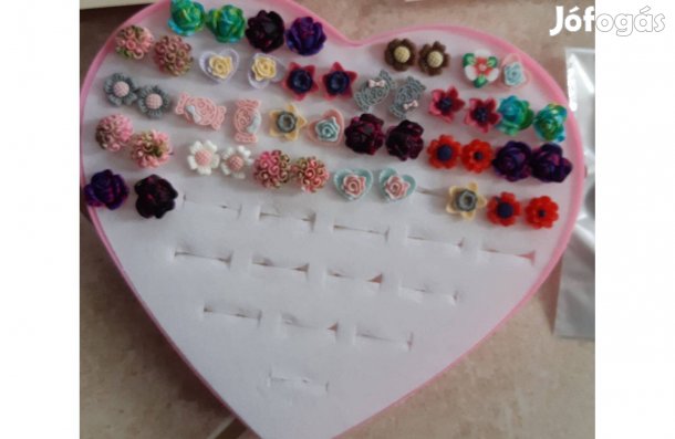 Fülbevalók ( virág forma 22 pár)