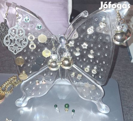 Fülbevalók, medálok, bijouk, ékszerek