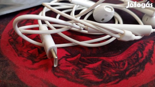 Fülhallgatók-bluetooth hangszórók