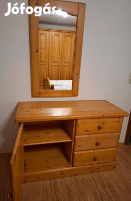 Full fenyő hálószoba szett, nagyon szép állapotban eladó.
