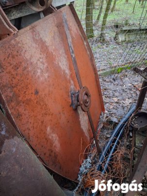 Fűnyíró asztal vágóasztal kaszaház