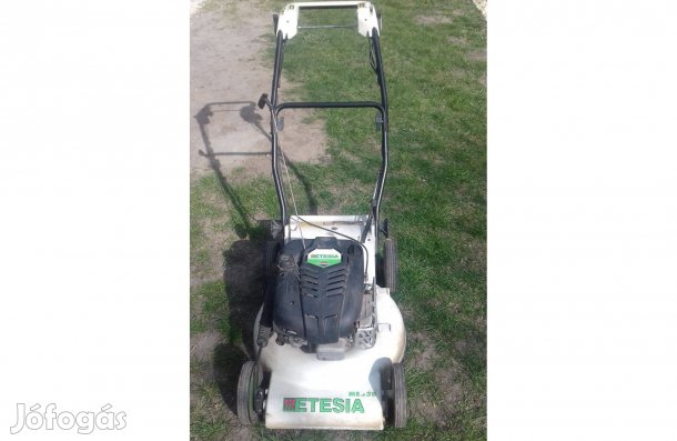 Fűnyíró mulcsozó önjáró