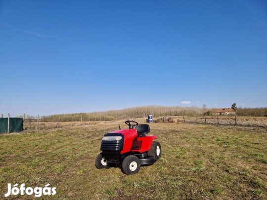 Fűnyíró traktor
