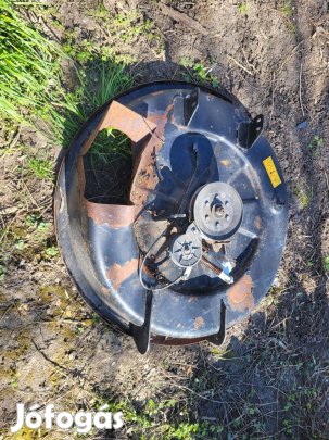 Fűnyíró traktor egykéses vágóasztal