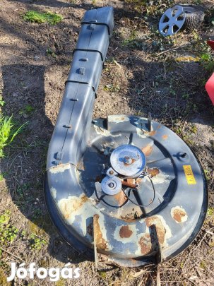 Fűnyíró traktor egykéses vágóasztal - alagúttal