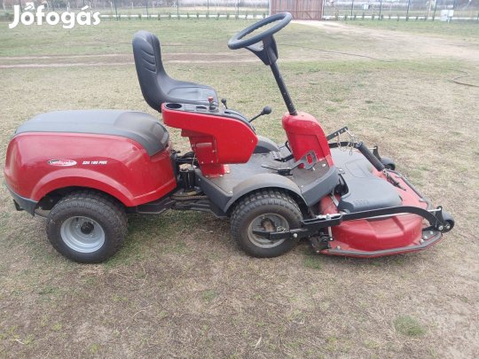 Fűnyíró traktor frontkaszás