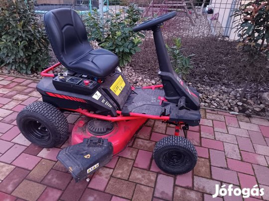 Fűnyíró traktorok 