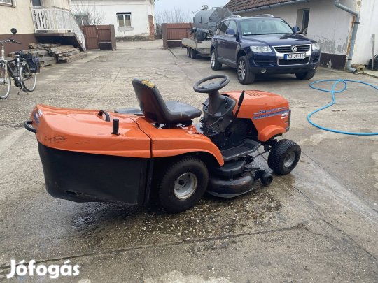Fűnyírótraktor 