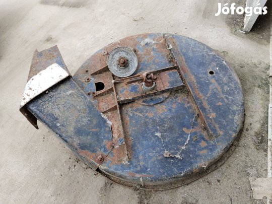 Fűnyírótraktor vágóasztal
