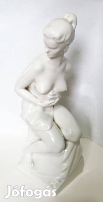 Fürdés után. Porcelán akt nagy méret. Oláh Sándor képzőművész alkotása