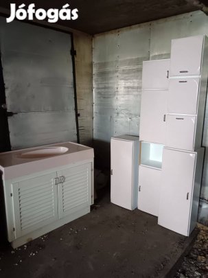 Fürdőszoba bútor és sarokkád