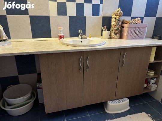 Fürdőszoba bútor mosdóval