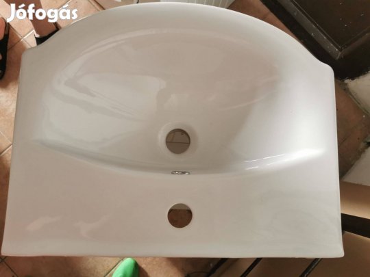 Fürdőszoba kezmoso szekrénnyel