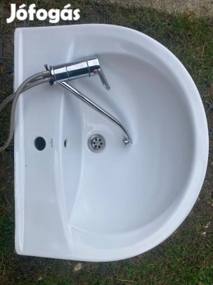 Fürdőszoba mosdó, csaptelep, akril kád