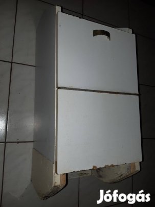 Fürdőszoba szennyestartó szekrény 30x68cm magas