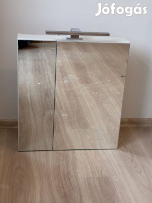 Fürdőszoba tükrös szekrény led világítással