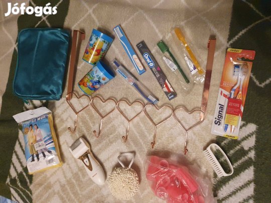 Fürdőszobai csomag -akasztó, fogkefék, poharak, hajcsavarók