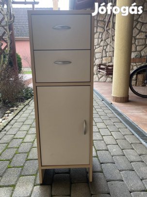 Fürdőszobai kis szekrény
