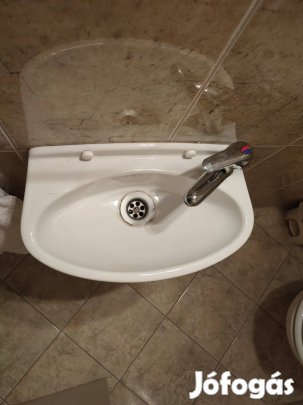 Fürdőszobai kismosdó csappal