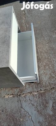 Fürdőszobai szekrény 