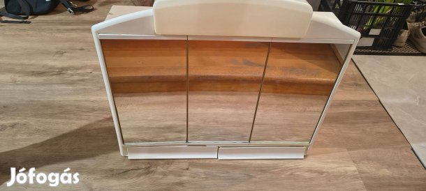 Fürdőszobai tükrös szekrény