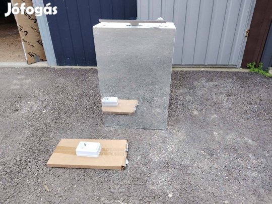 Fürdőszobai tükrös szekrény világitással