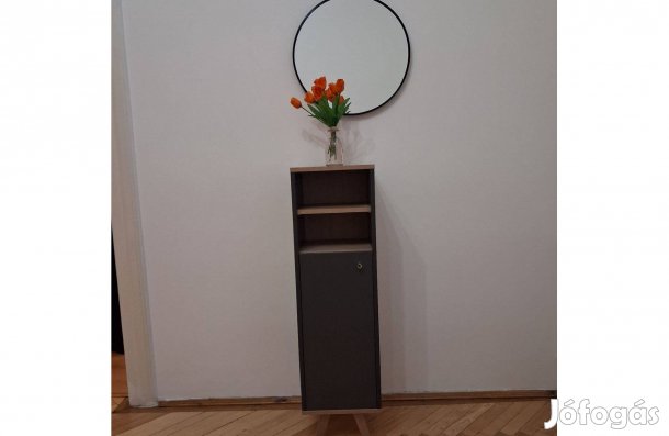 Fürdőszobai vagy előszobai vagy egyéb kis szekrény