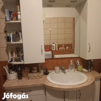 Fürdőszobaszekrény eladó