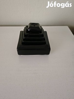 Füstölőkúp tartó füstölőkúpokkal 