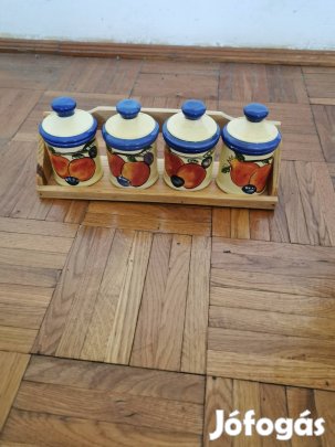 Fűszertartó fa alátéttel