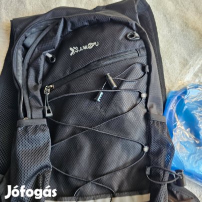 Futó hátizsák 1 literes tartállyal teljesen új a hátizsák 8 literes a