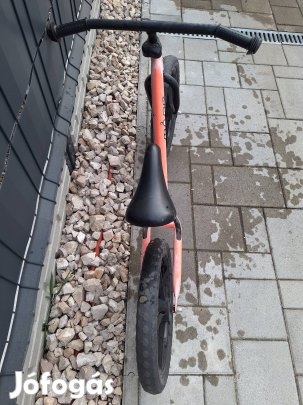 Futóbicikli 14-es méretű kerékkel