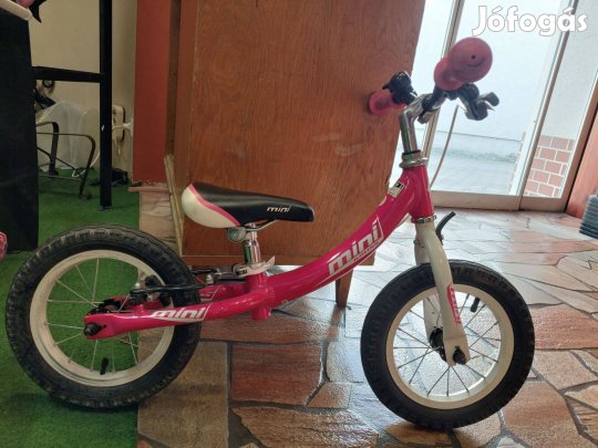 Futóbicikli,lány