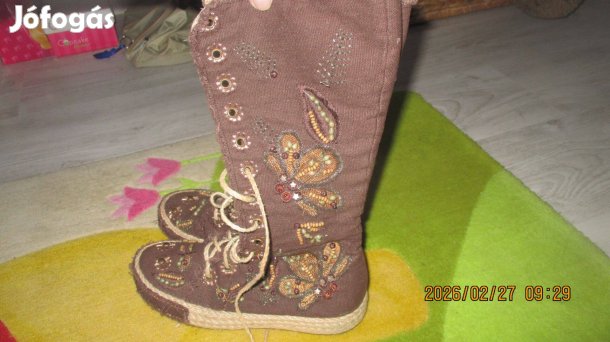 Füzős tornacipő 36