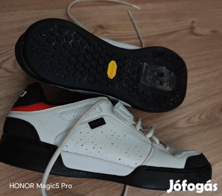 GIRO kerékpáros cipő 44