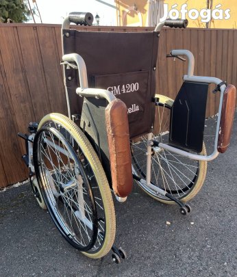 GM 4200 patella kerekesszék összecsukható