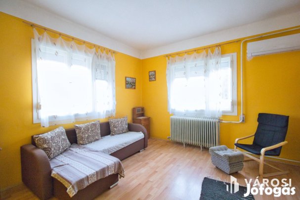 Gádoroson a falusi csend.