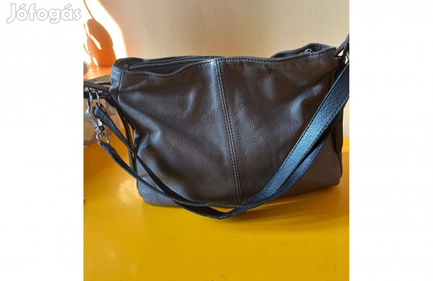 Galambszürke bőrtáska jó pakolással