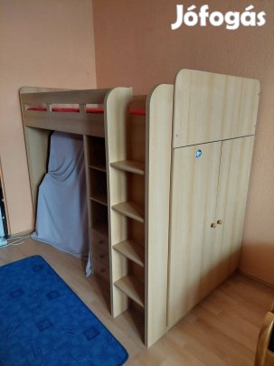 Galéria ágy szekrénnyel, polcokkal, fiókokkal