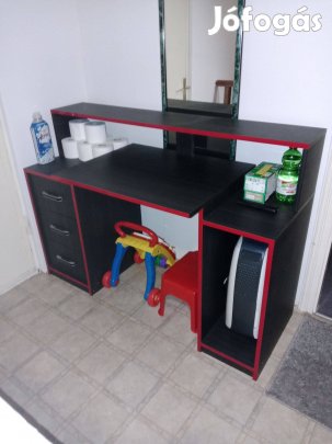 Gamer asztal újszerű állapotban