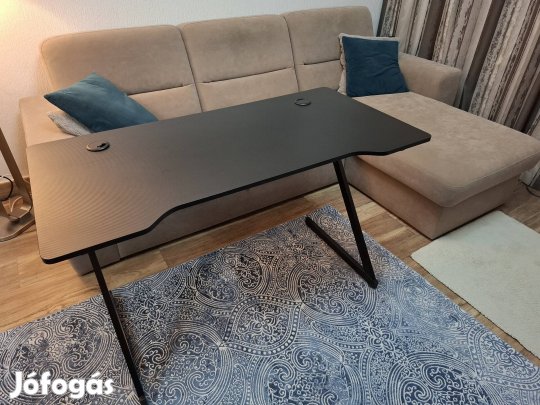 Gamer íróasztal Halsted