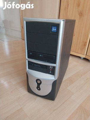 Gamer számítógép LCD monitorral