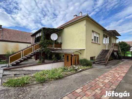 Gara településén 2 generációs családi ház eladó