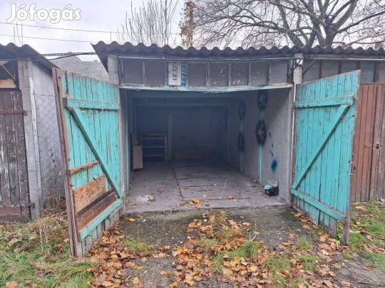 Garázs Eladó! Vácott