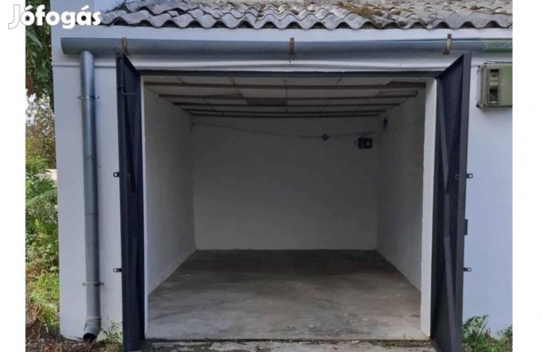 Garázs Kecskeméten, a lengyel piac környékén