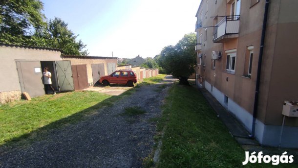 Garázs a Ledina városrészben 