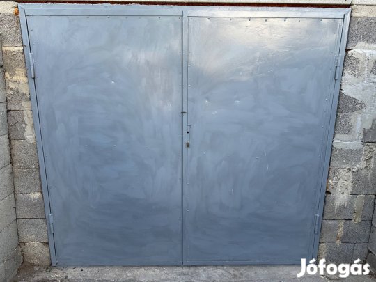 Garázsajtó kerettel