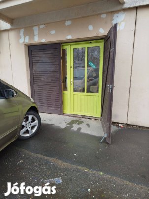 Garázsból kialakított üzlethelyiség kiadó