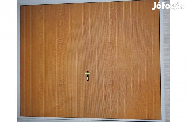 Garázskapu PR1013 billenő, aranytölgy, T7 függőleges 11 cm bordázat