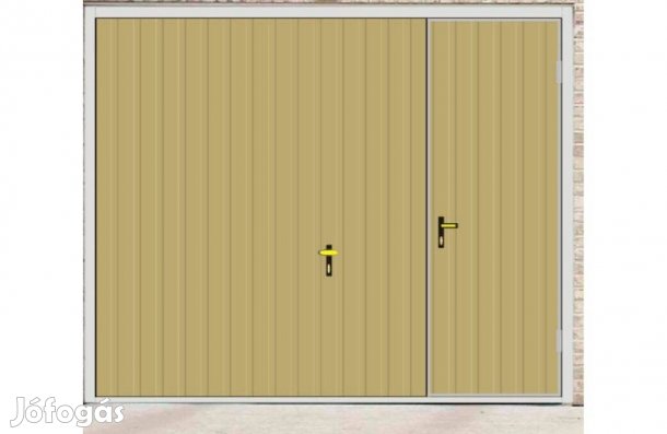 Garázskapu PR billenő, fényes homok szín, szenélybejáró a kapuban job